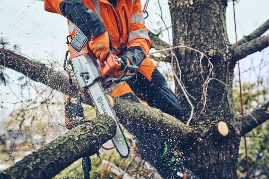 Husqvarna T542i XP® batteridrevet motorsav til træplejere